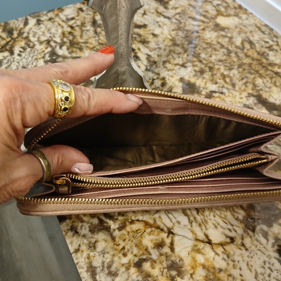 Miu Miu Matelasse Authetic Pink Leather Wallet - Picture 6 of 10